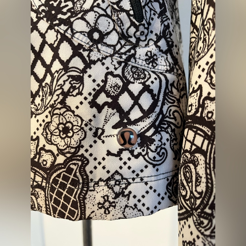 Lululemon Lined Black and White Floral Lace Jacket with Detachable Hood size 4 - Picture 6 of 16